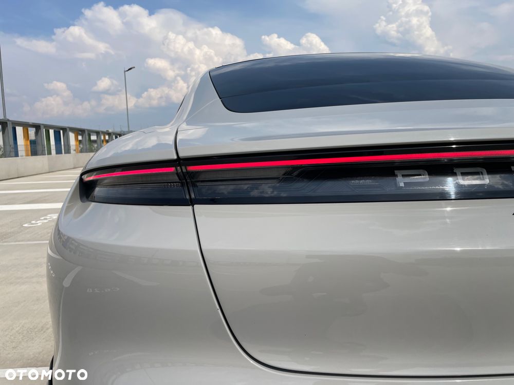 Porsche Taycan Turbo - 16