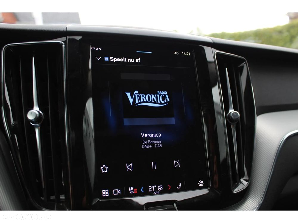 Volvo XC 60 B5 B AWD Plus Dark - 36