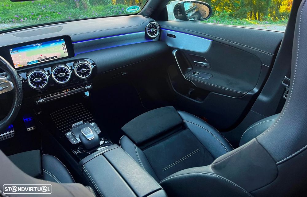 Mercedes-Benz CLA 250 e Shooting Brake AMG Line - 11