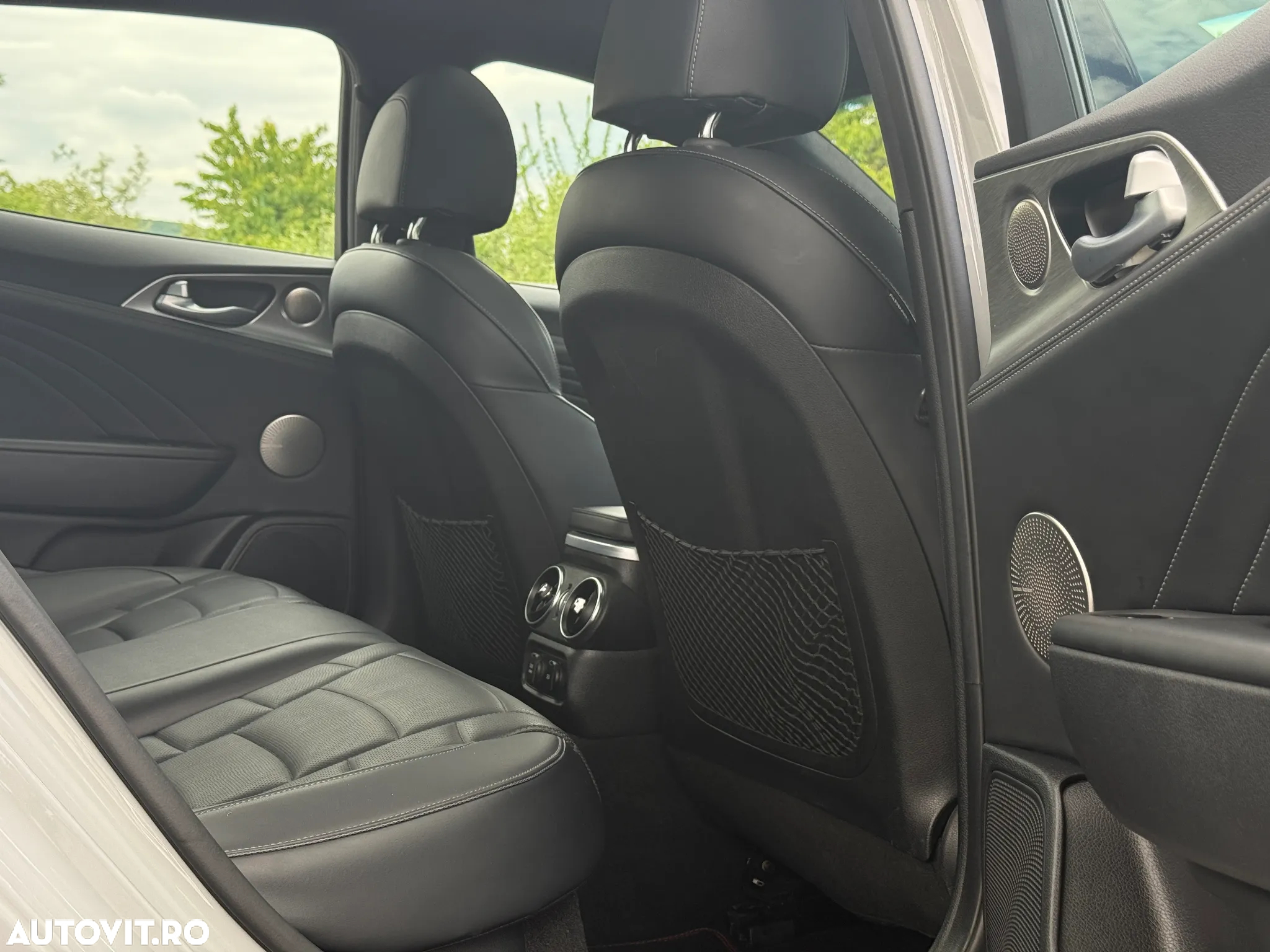 Kia Stinger 3.3 T-GDI AWD OPF GT - 36