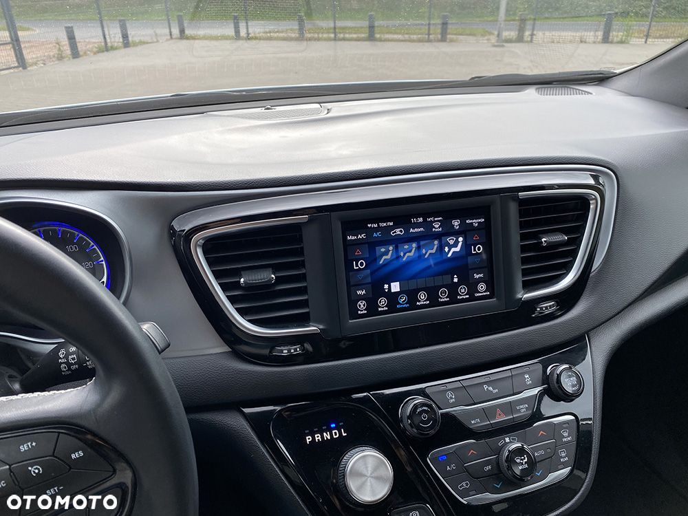 Chrysler Pacifica - 27
