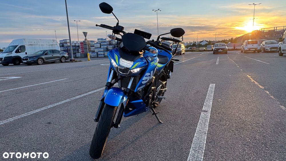 Suzuki GSX - 3