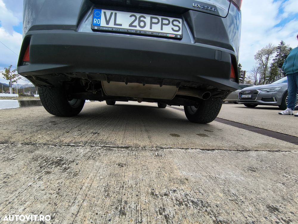 Lexus UX 250h Business Edition - 24