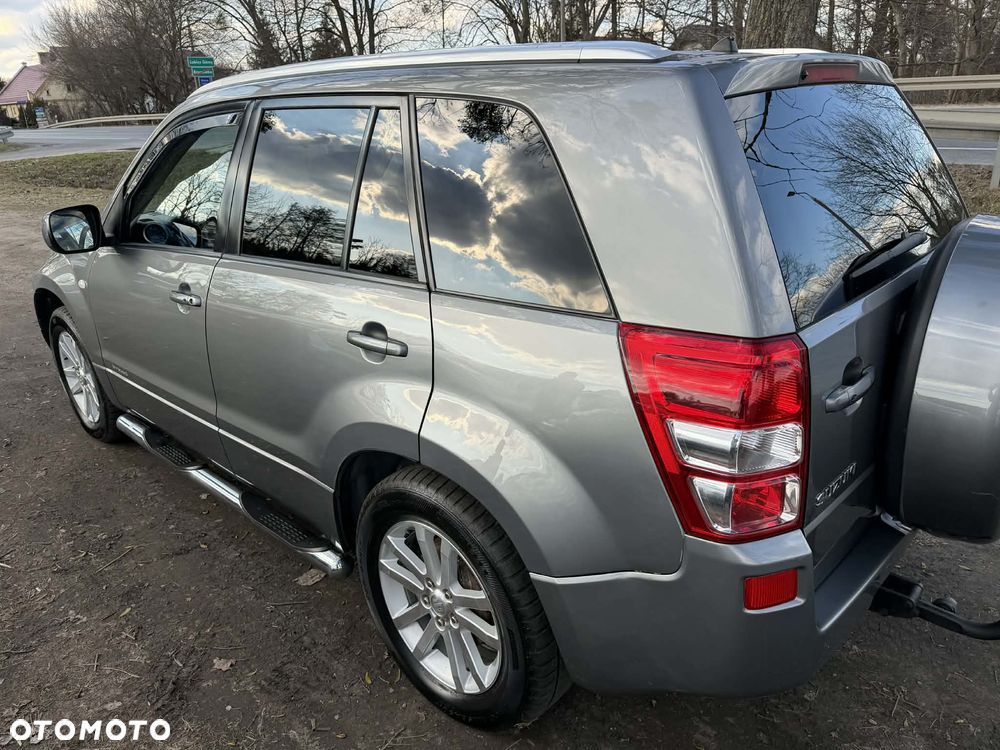 Suzuki Grand Vitara 2.0 Comfort Limited - 21