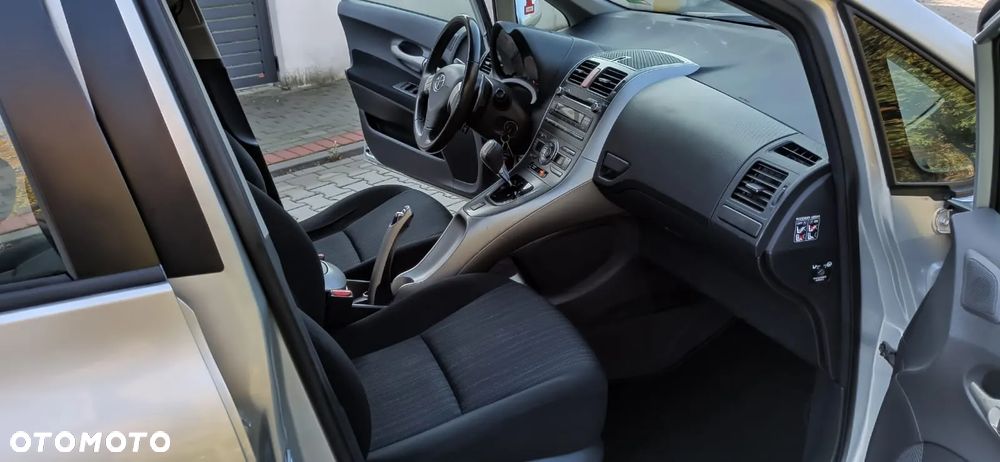 Toyota Auris 1.6 Dynamic MS - 29