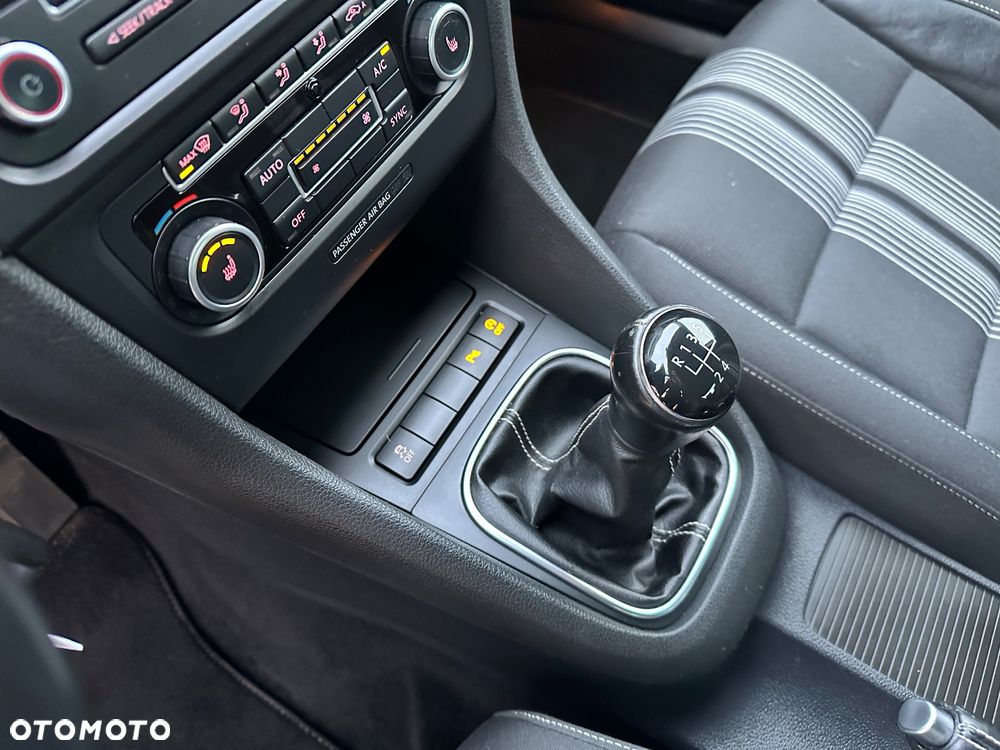 Volkswagen Golf 1.6 TDI DPF BlueMotion Technology MATCH - 18