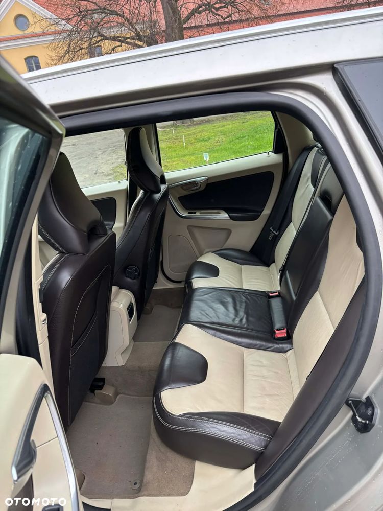 Volvo XC 60 D5 AWD Summum - 10