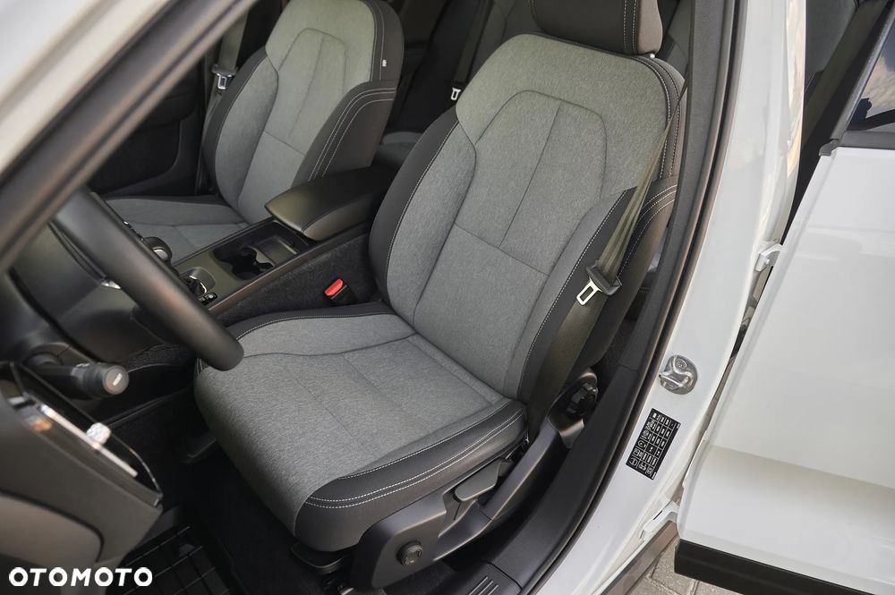 Volvo XC 40 T3 Momentum Pro - 5