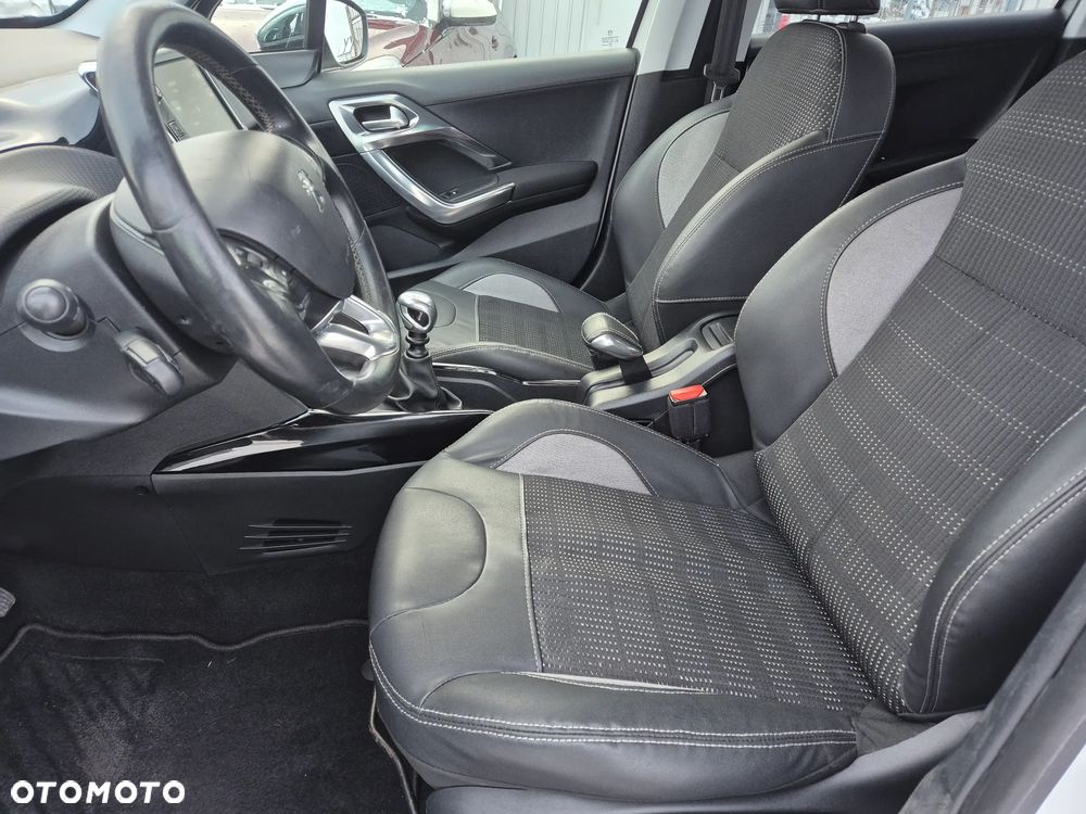 Peugeot 2008 1.6 BlueHDi Allure S&S - 11