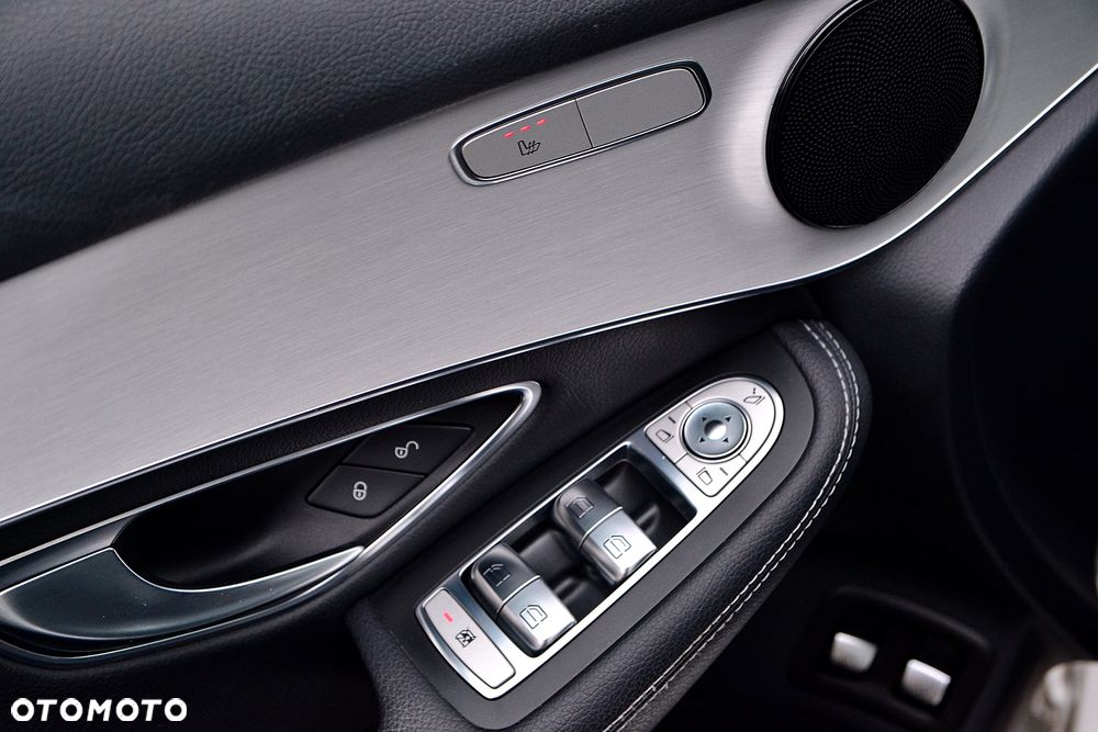 Mercedes-Benz GLC 250 4Matic 9G-TRONIC AMG Line - 24