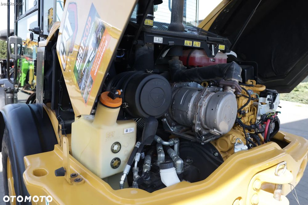 Caterpillar CAT 906M - 31