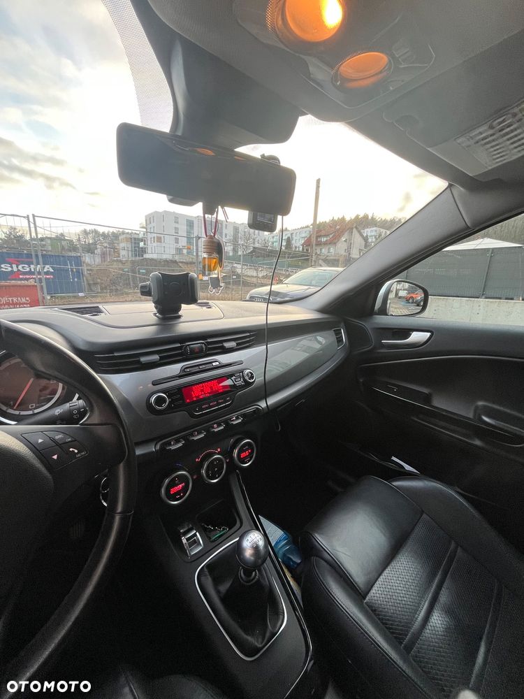 Alfa Romeo Giulietta 2.0 JTDM Distinctive - 9