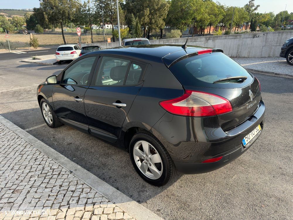 Renault Mégane 1.5 dCi Dynamique - 4