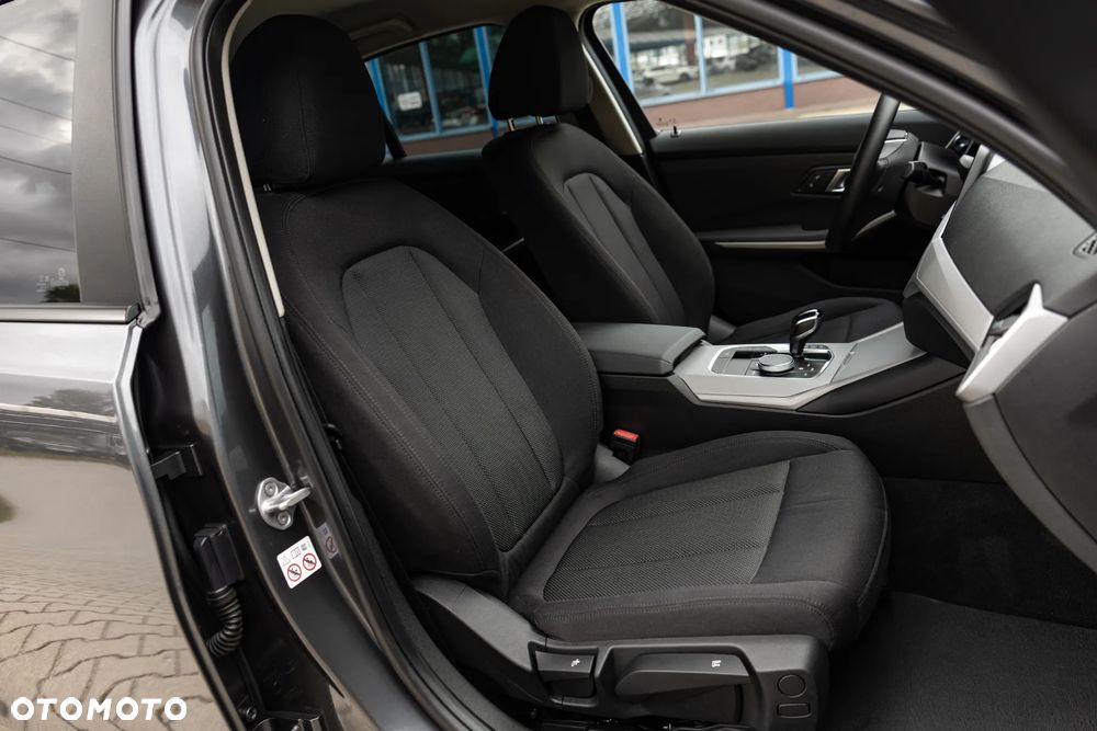 BMW Seria 3 320i - 22