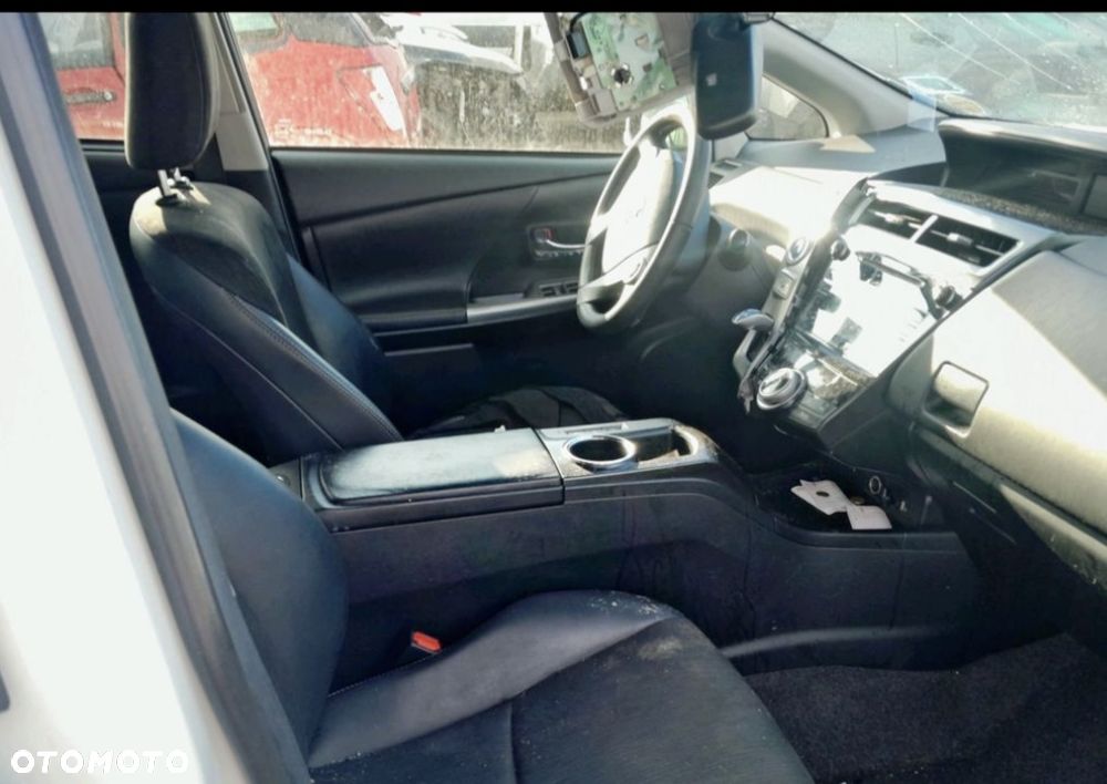 Toyota Prius+ (Hybrid) - 11