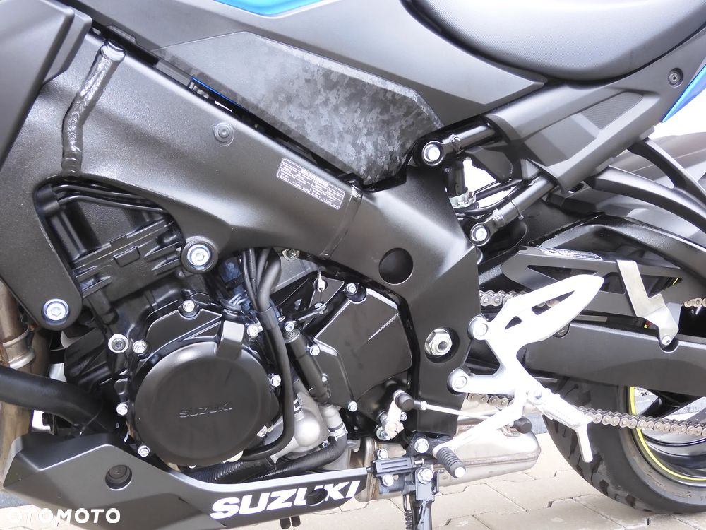Suzuki GSX - 37