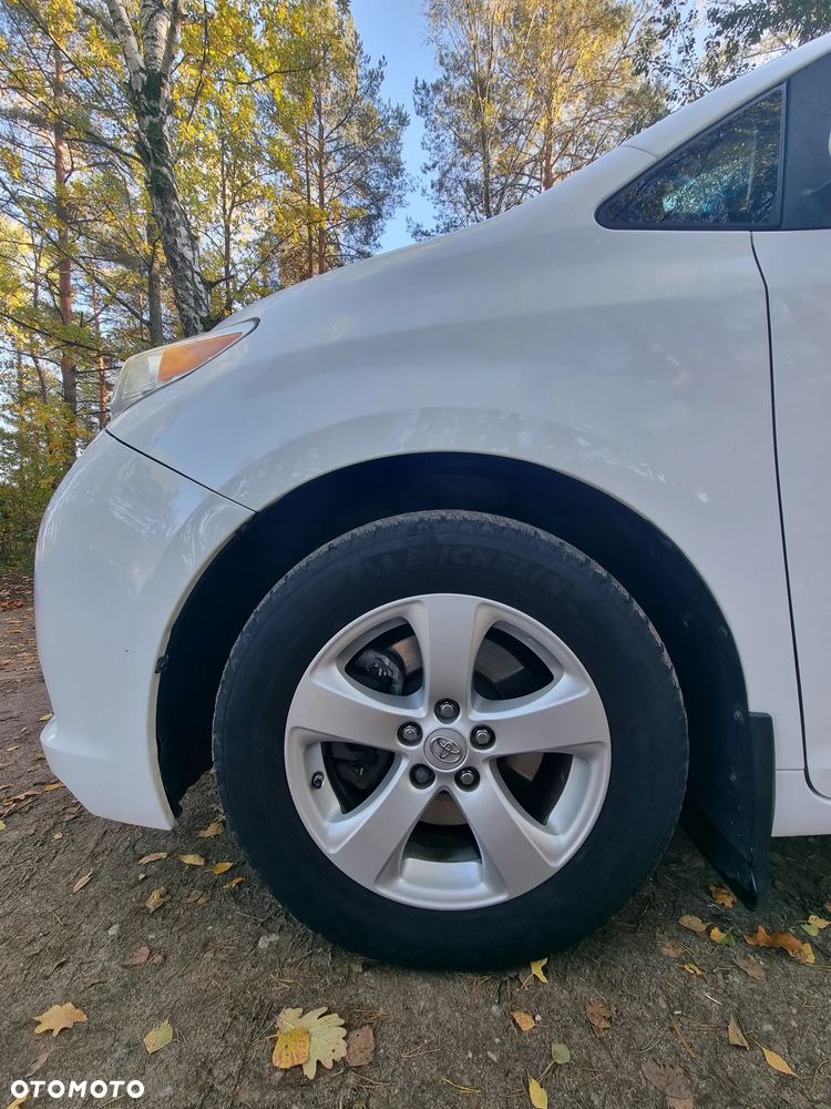 Toyota Sienna 3.5 V6 - 14