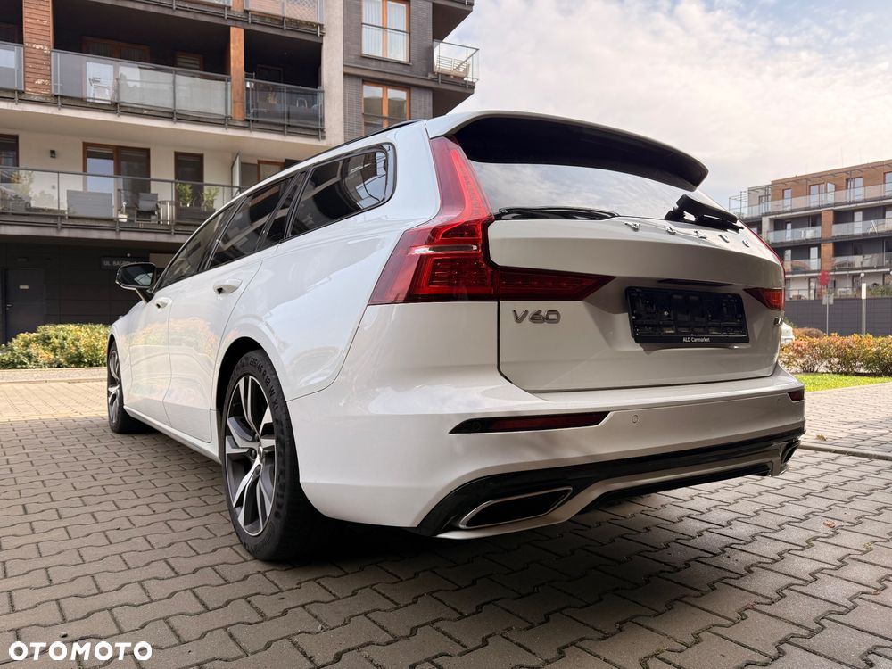 Volvo V60 D4 R-Design - 4