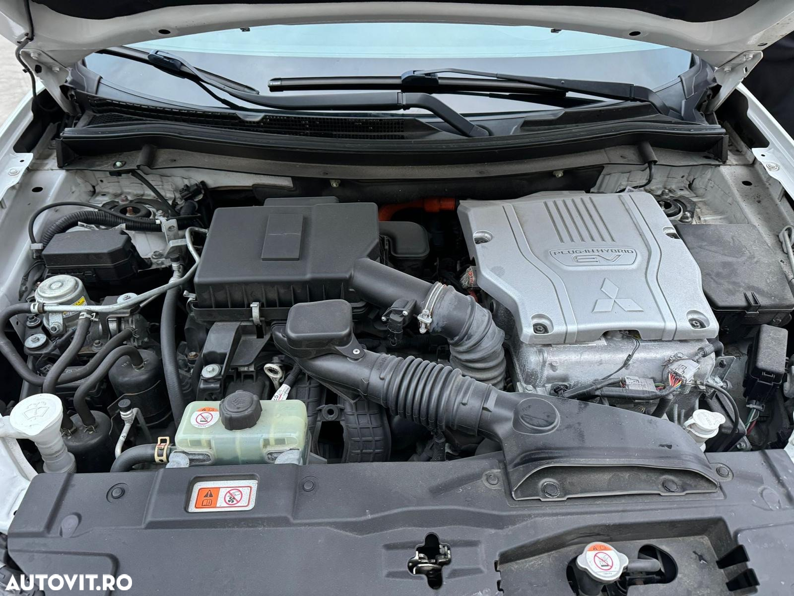 Mitsubishi Outlander 2.4 4WD Plug-In Hybrid Diamant+ - 17