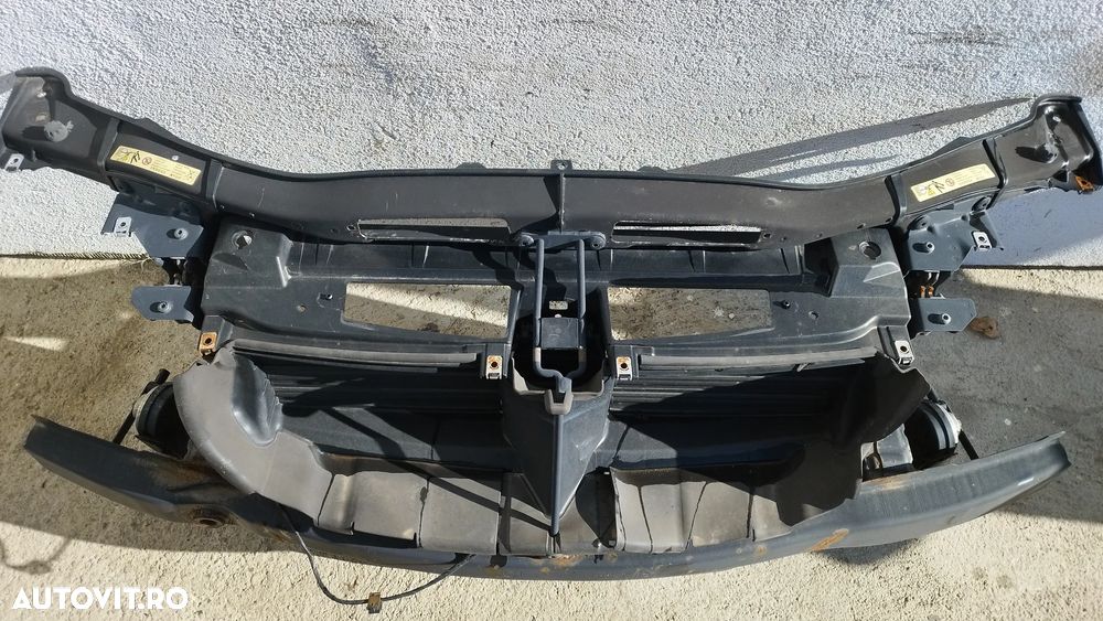 Trager complet cu intaritura, inchizatoare si deflector cu clapete BMW E90/91 - 2
