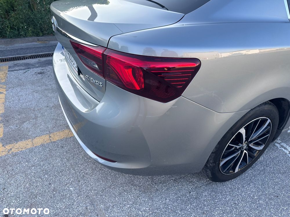 Toyota Avensis 1.8 Premium MS - 10