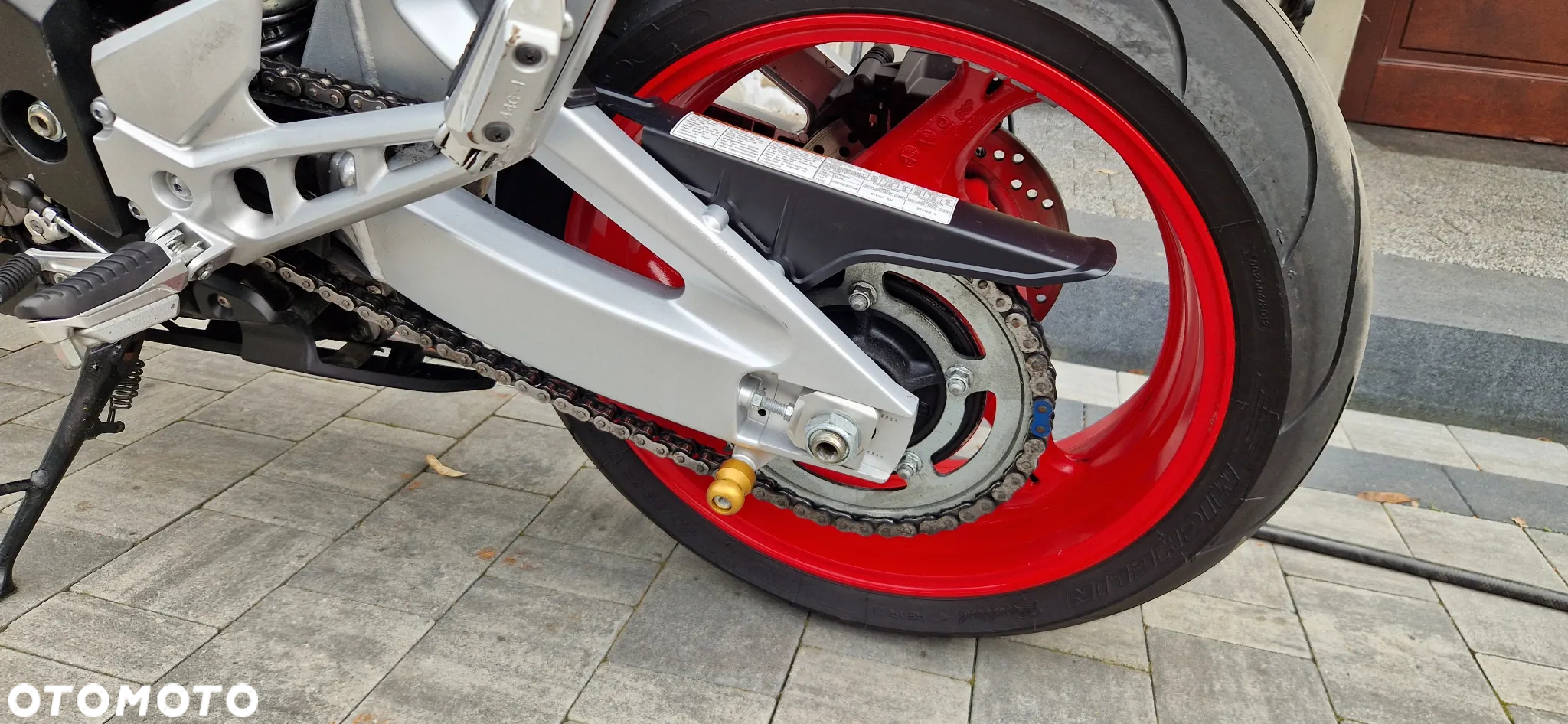 Suzuki GSR - 14