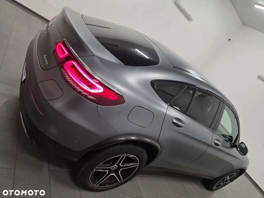 Mercedes-Benz GLC 300 de 4Matic 9G-TRONIC AMG Line Plus - 36