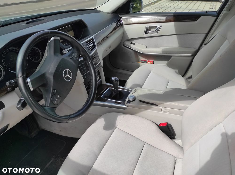 Mercedes-Benz Klasa E 200 BlueEFFICIENCY Elegance - 7