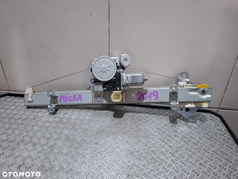 Podnośnik mechanizm szyby drzwi Prawy przód Nissan Micra K14 2019 rok - 1