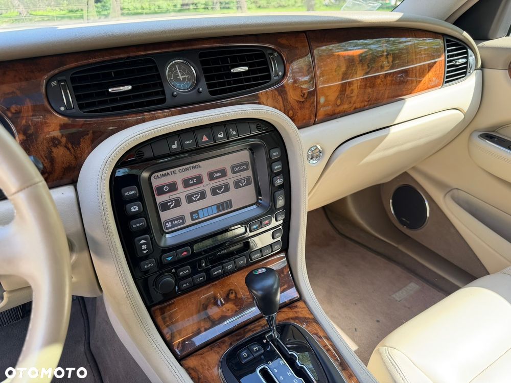 Jaguar XJR 4.2 - 12