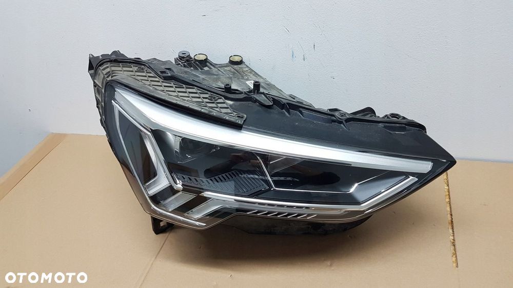 LAMPA PRZÓD PRAWA AUDI Q3 18- FULL LED 83A941034 - 9