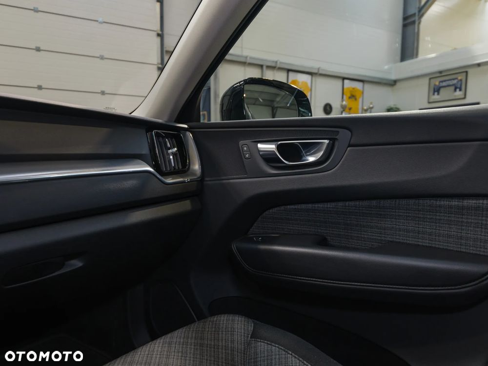 Volvo XC 60 B4 D AWD Core - 33