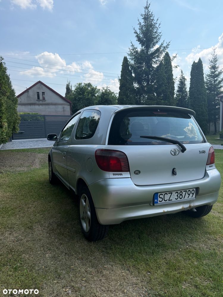 Toyota Yaris 1.0 Base - 5