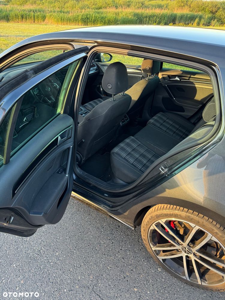 Volkswagen Golf - 9