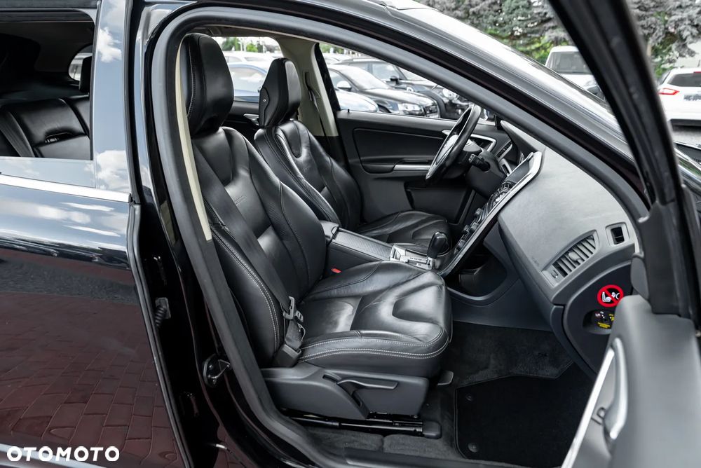 Volvo XC 60 D5 AWD RDesign - 26