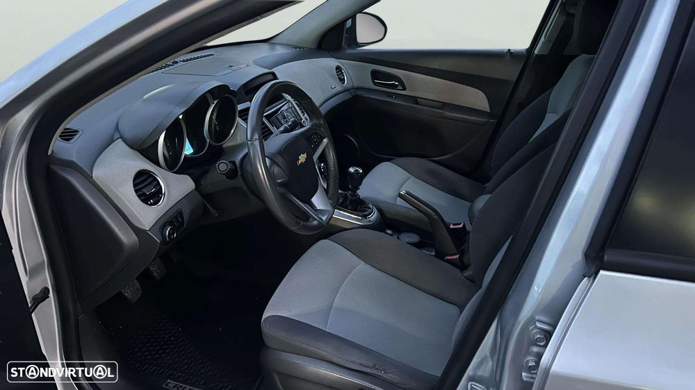 Chevrolet Cruze 1.6 LS - 13