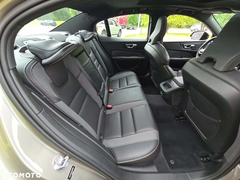 Volvo S60 T6 AWD R-Design - 9