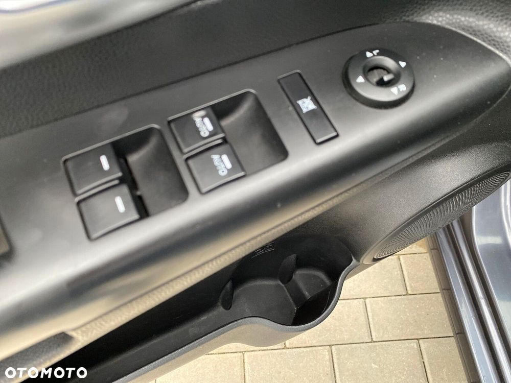 Kia Venga - 17