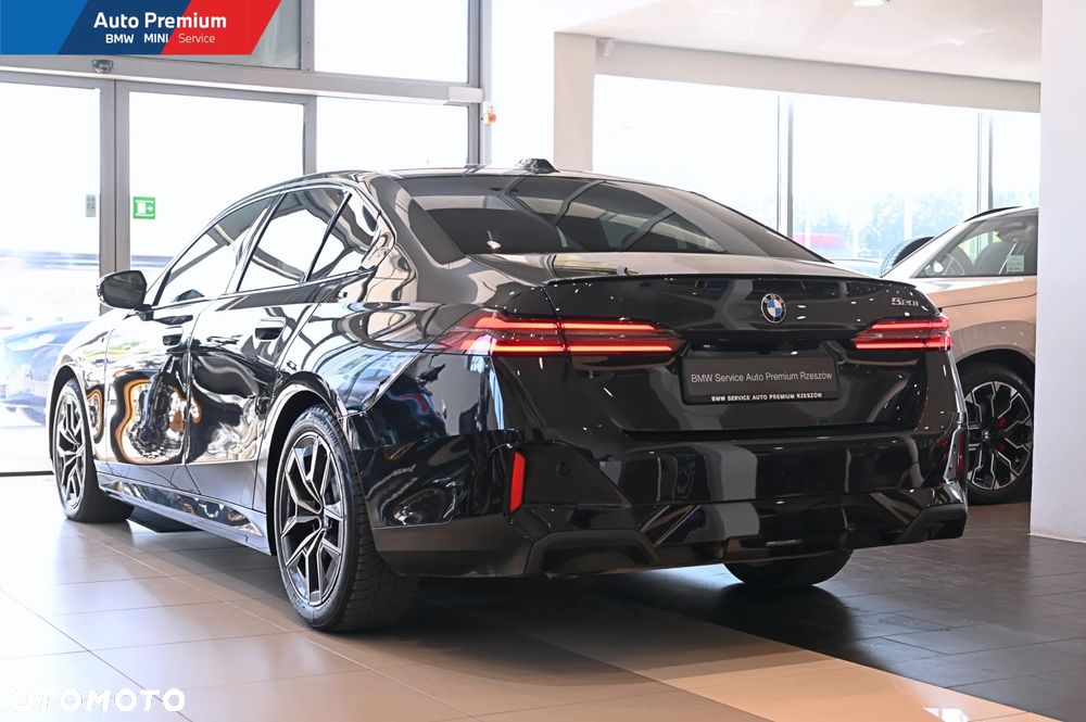 BMW Seria 5 520i mHEV - 22