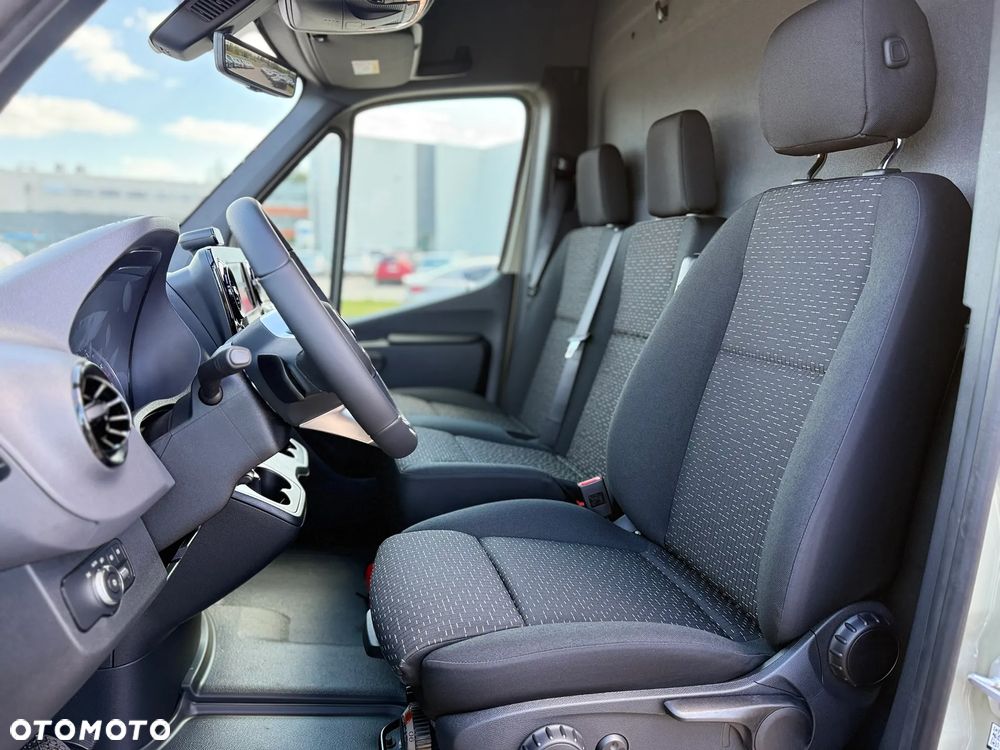 Mercedes-Benz Sprinter - 13