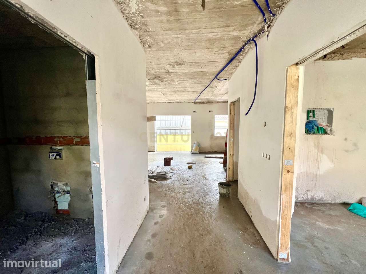 Moradia geminada T4 em fase de construção localizada em Casal de Cambr - Grande imagem: 5/11