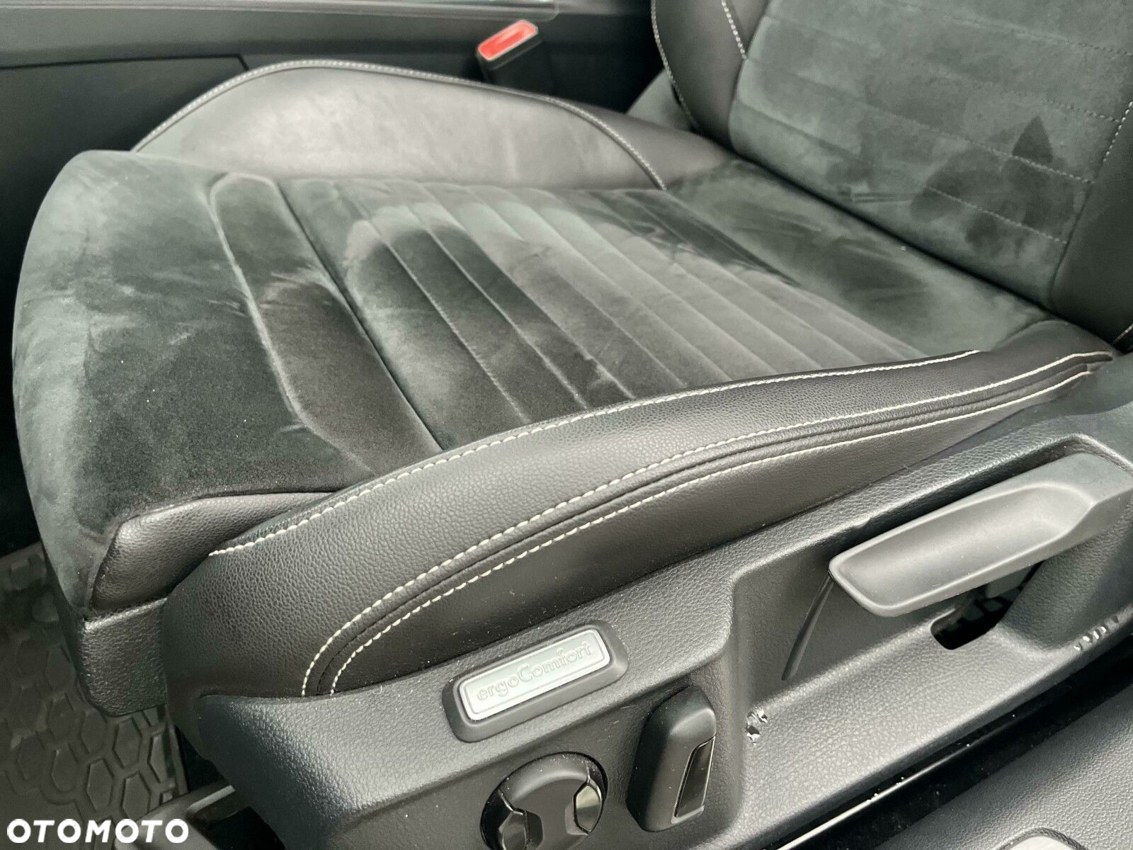 Volkswagen Passat 2.0 TDI Elegance DSG - 13