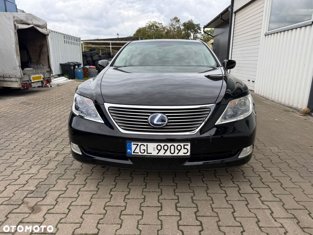 Lexus LS - 1