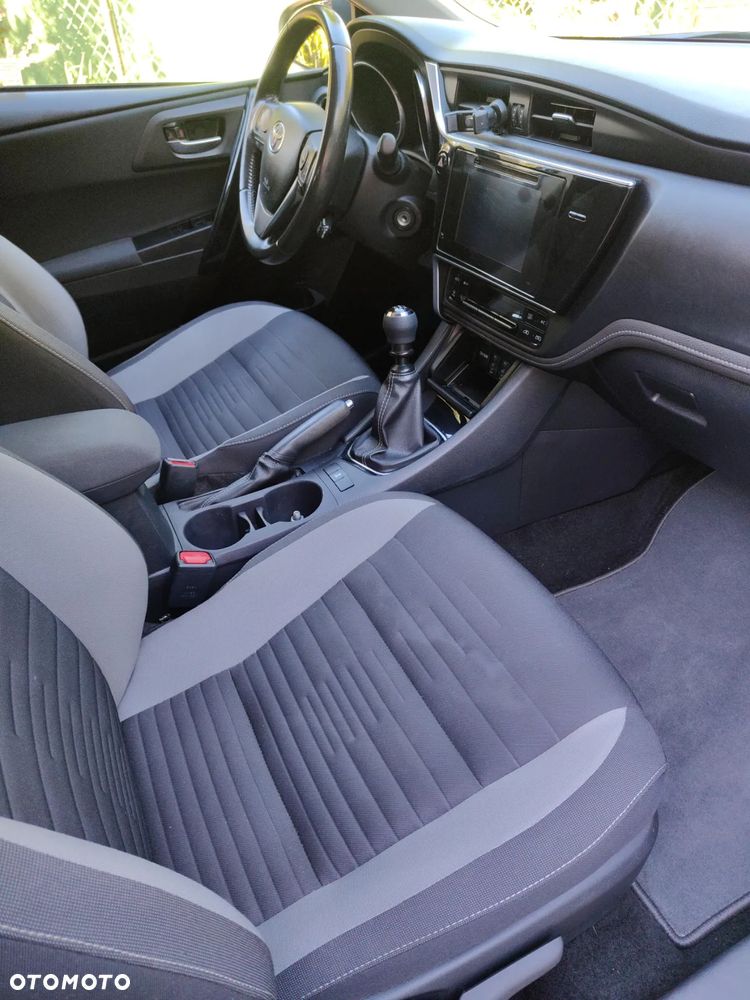 Toyota Auris 1.6 Prestige - 10