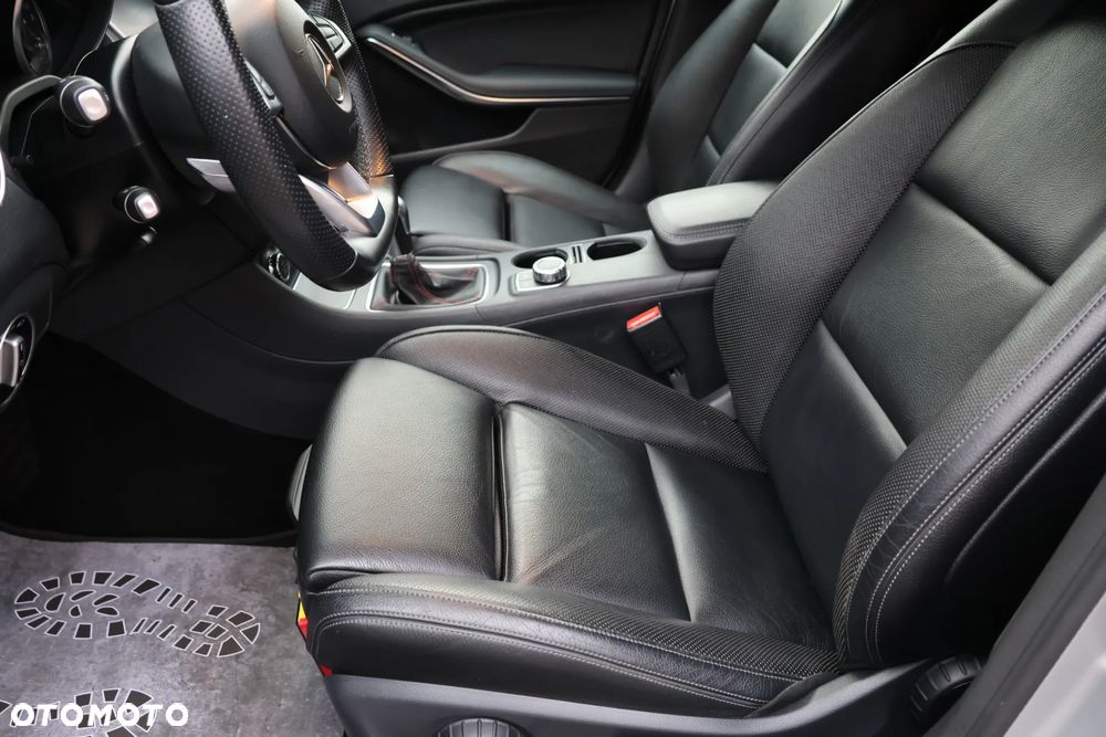 Mercedes-Benz CLA 180 d AMG Line - 12