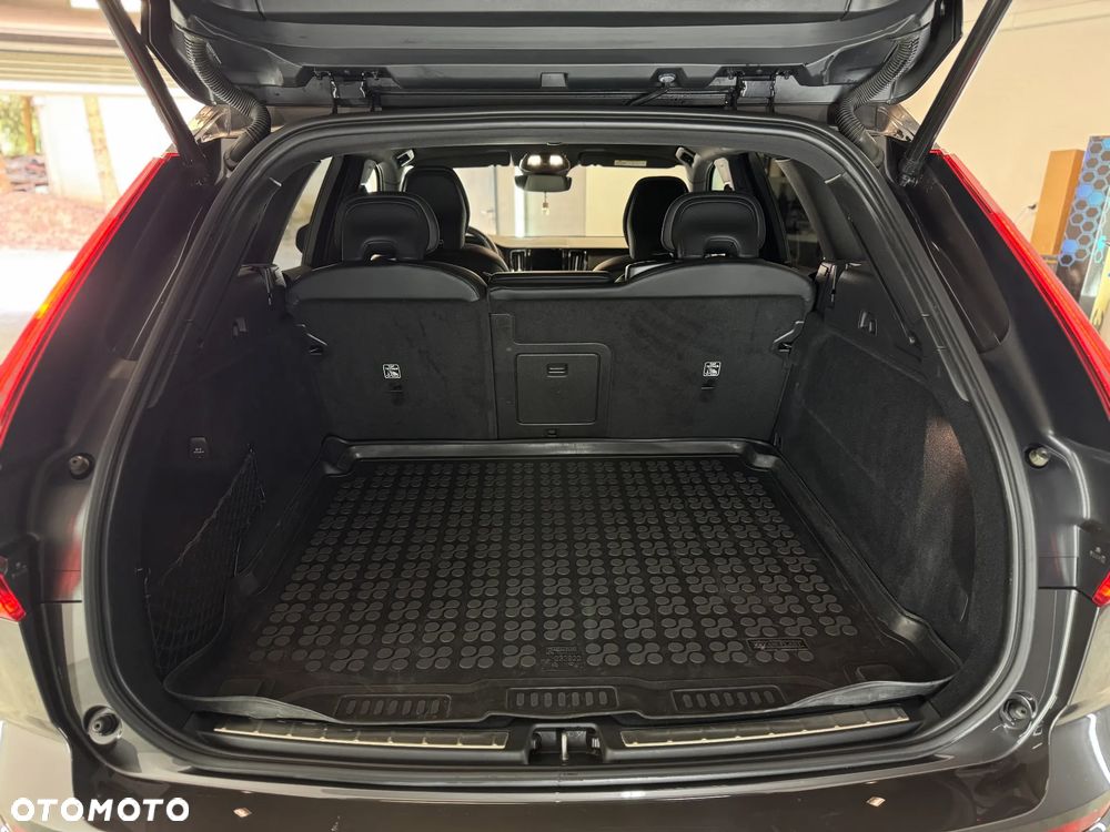 Volvo XC 60 B5 D AWD Plus Dark - 19