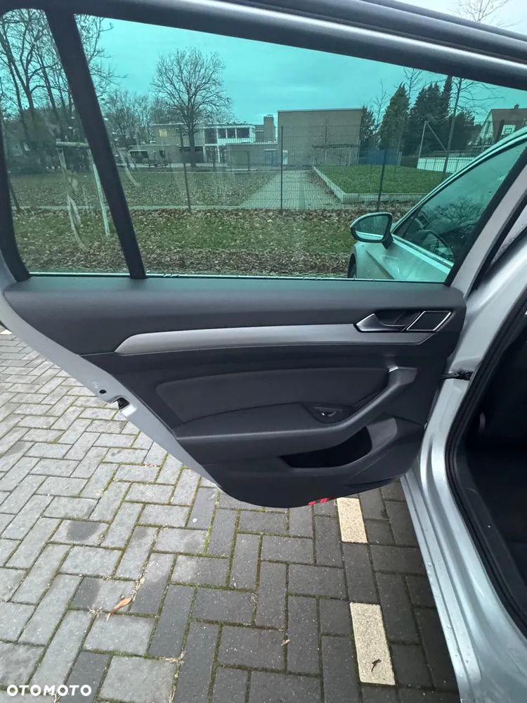 Volkswagen Passat Variant 2.0 TDI SCR DSG Highline - 14