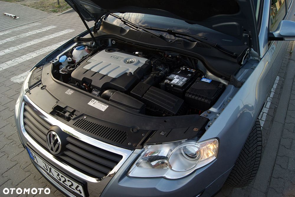 Volkswagen Passat 2.0 TDI DPF BlueMotion Technology Comfortline - 35