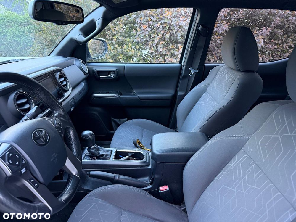 Toyota Tacoma - 8