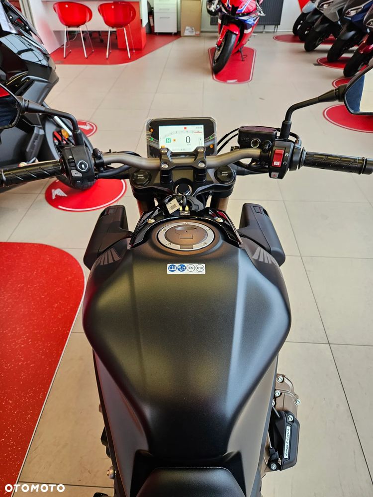 Honda CB - 12